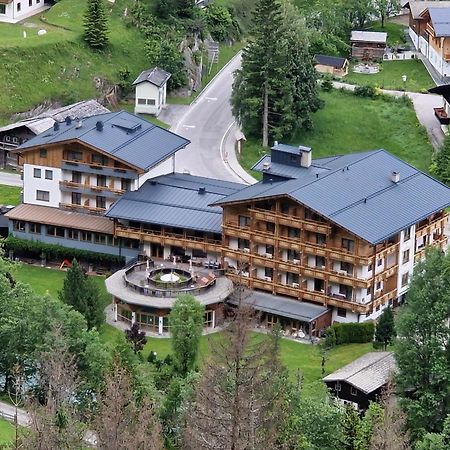 Hotel Kaerntnerhof Heiligenblut Bagian luar foto