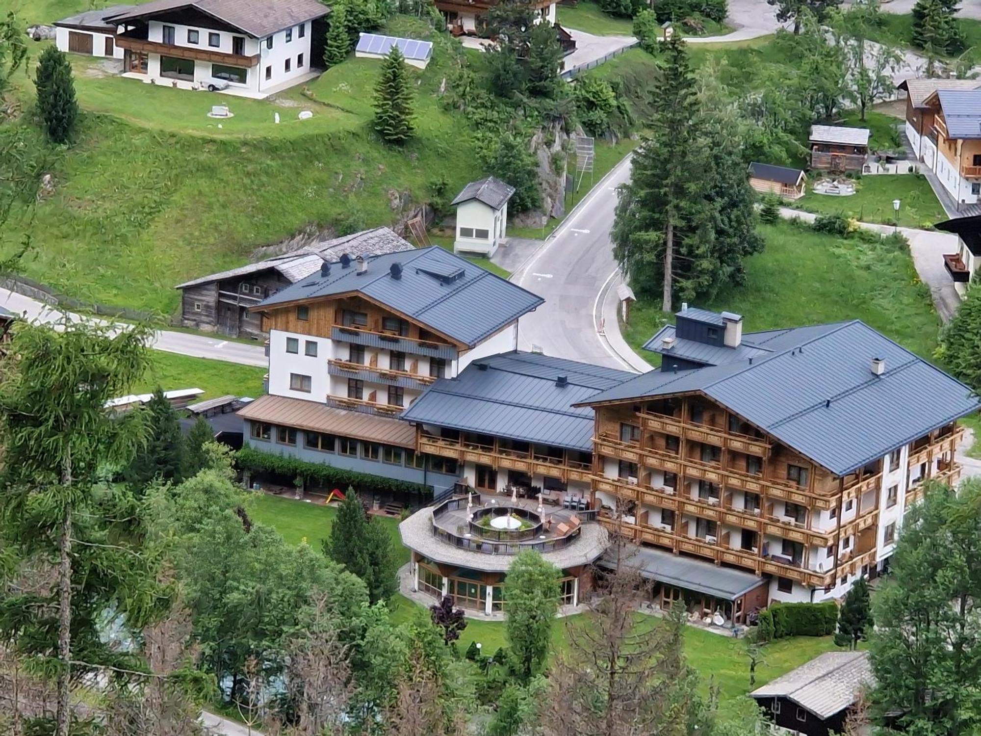 Hotel Kaerntnerhof Heiligenblut Bagian luar foto