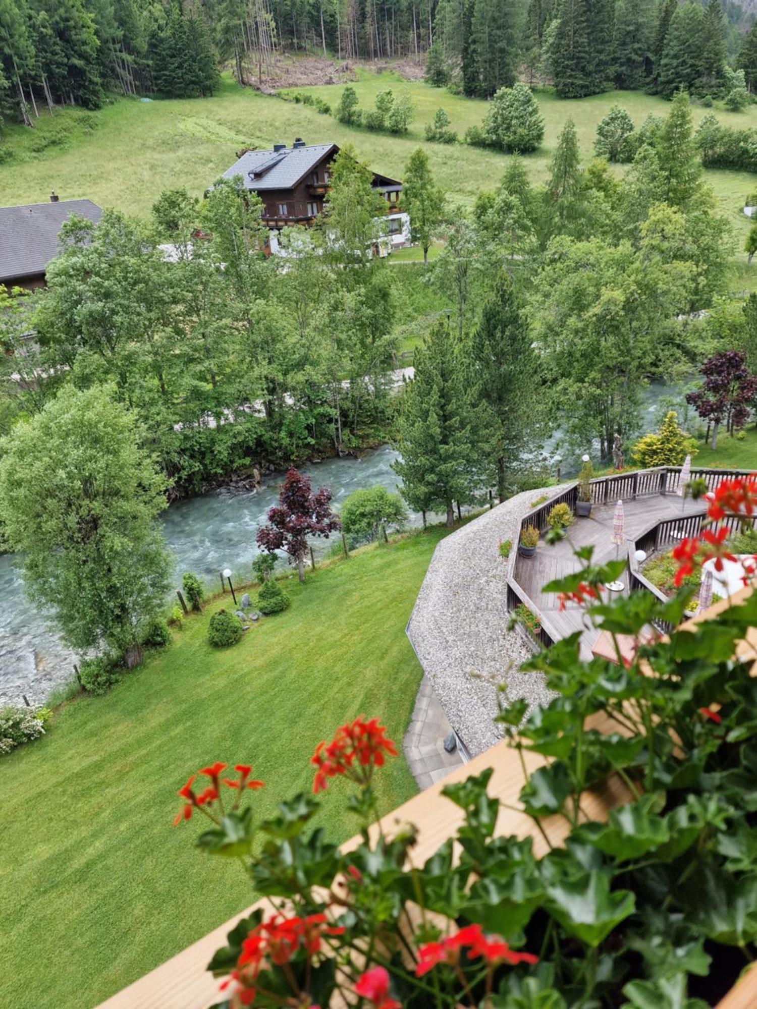 Hotel Kaerntnerhof Heiligenblut Bagian luar foto