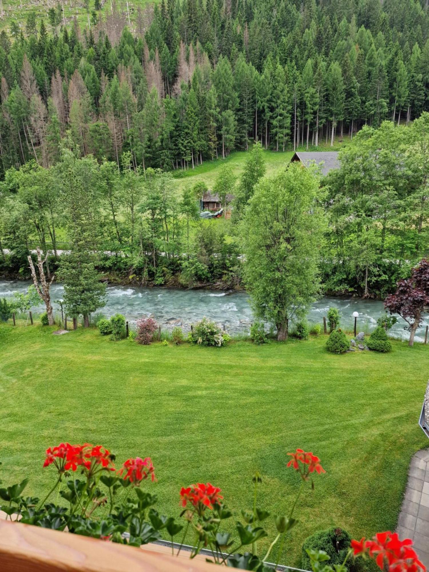 Hotel Kaerntnerhof Heiligenblut Bagian luar foto
